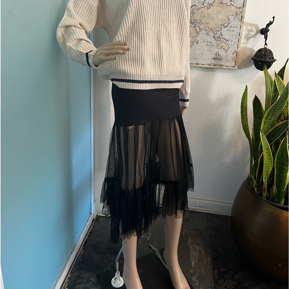 Free People tulle skirt. Size Large. Black